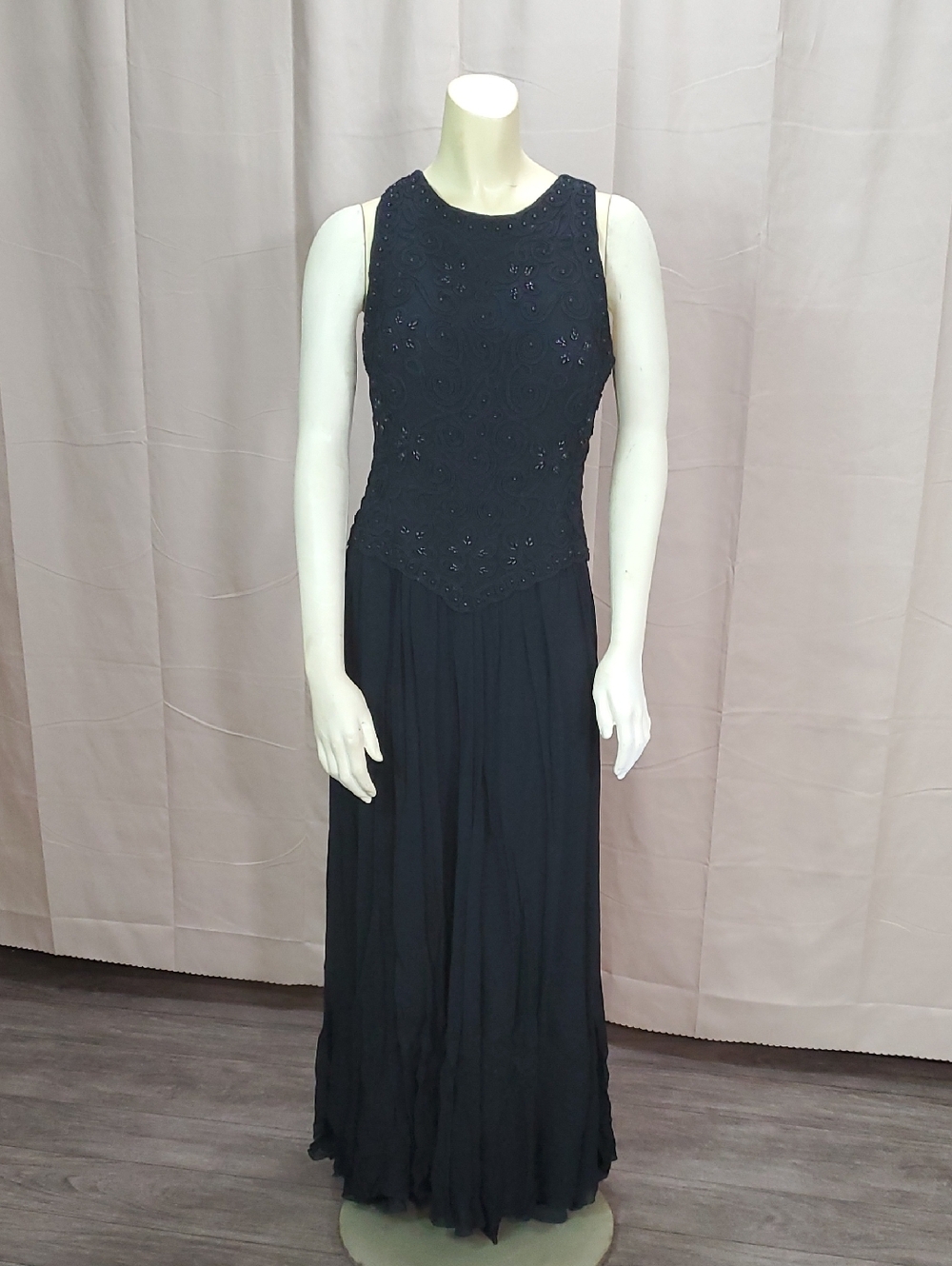 Black Embroidered Sleeveless Evening Dress